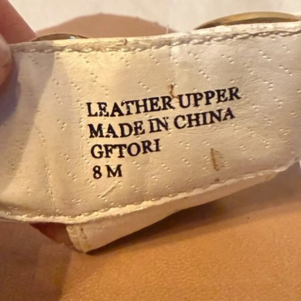 Guess GFTORI White Leather Gold Chain Thong Sandals Womens 8M Flat Slides